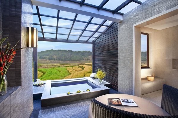 腾冲悦椿温泉村室内温泉 图片来源自booking.com