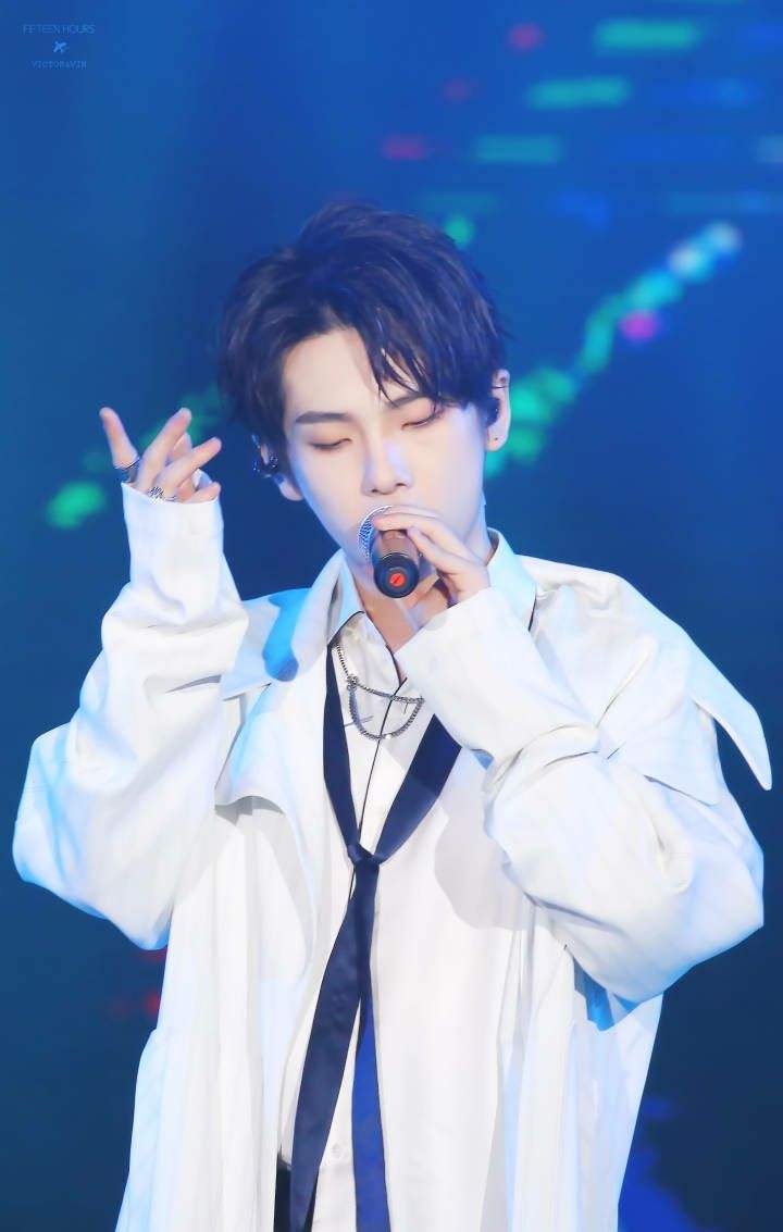 周震南签约只看违约条款 网友评论:太耿直了!