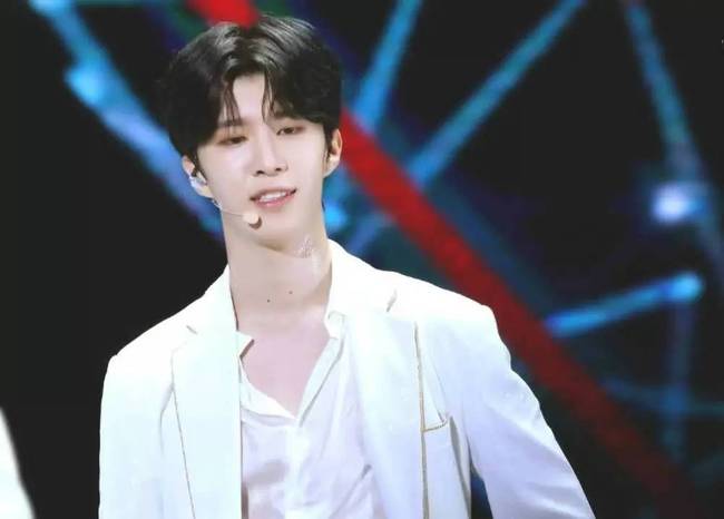 范丞丞扒李晨裤子