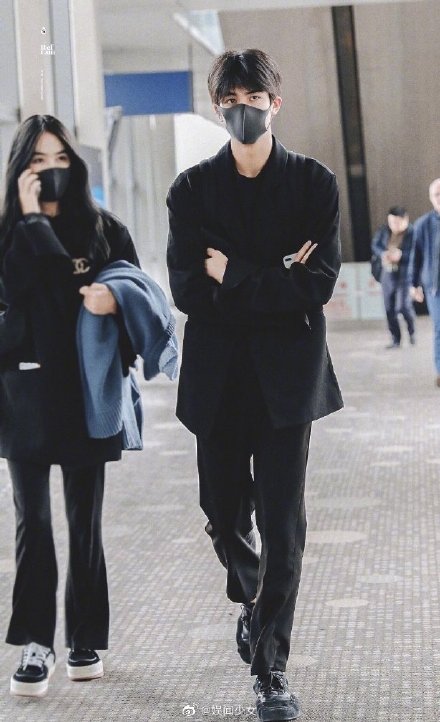 宋威龙全家福曝光 宋威龙姐姐正面照流出真的是超高颜值的一家